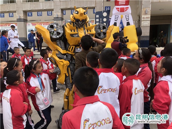 中國流動(dòng)科技館云南巡展走進(jìn)石林 700余名小學(xué)生體驗(yàn)科技玩趣
