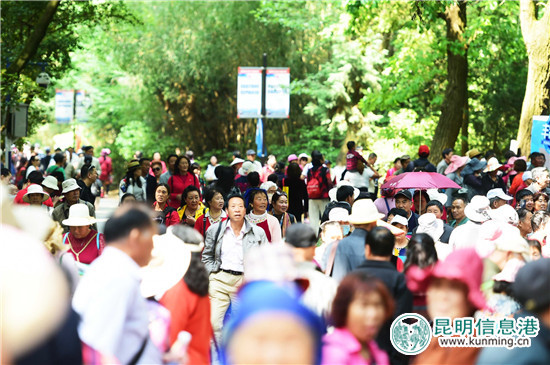 又逢一年“三月三” 12萬市民熱熱鬧鬧“耍西山”
