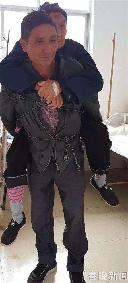 用襁褓背母親看病 文山孝子汪克武入選“中國(guó)好人榜” 用襁褓背母親看病 文山孝子汪克武入選“中國(guó)好人榜”