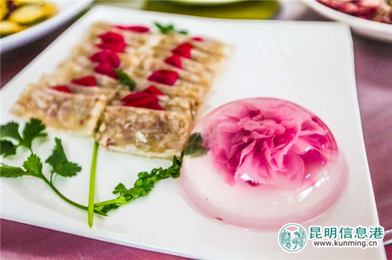 安寧八街9700畝玫瑰花熱情綻放 邀你去當(dāng)“采花大盜” 安寧八街9700畝玫瑰花熱情綻放 邀你去當(dāng)“采花大盜”