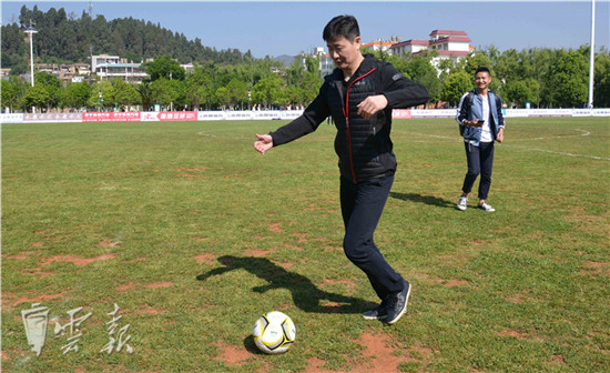 昆明晉寧區(qū)2018年“鄭和杯”足球賽開(kāi)賽 郝海東驚喜現(xiàn)身