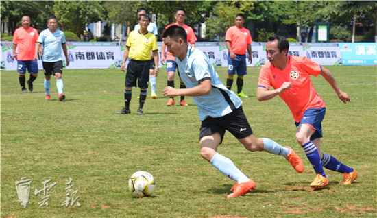 昆明晉寧區(qū)2018年“鄭和杯”足球賽開(kāi)賽 郝海東驚喜現(xiàn)身