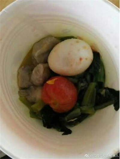 “暗黑料理”新秀 昆明一高?，F(xiàn)西紅柿炒雞蛋加強(qiáng)版