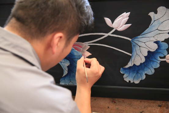 傳承與創(chuàng)新 走近山西平遙“明艷”的推光漆器