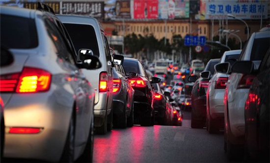 昆明擁堵趕超特大城市 青年路一個(gè)季度有75天在堵 昆明擁堵趕超特大城市 青年路一個(gè)季度有75天在堵