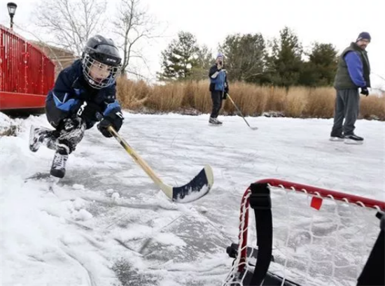 北美人民在暴風(fēng)雪里快扛不住了