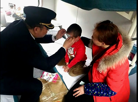 【新春走基層】“叔叔們過年好！”2018年的第一個問候