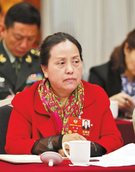 拉祜族全國政協(xié)委員何春——家鄉(xiāng)不再遙遠(yuǎn) 拉祜族全國政協(xié)委員何春——家鄉(xiāng)不再遙遠(yuǎn)