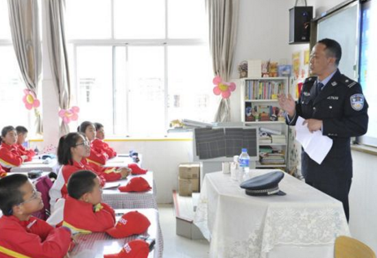 對(duì)付校園霸凌 昆明中小學(xué)生要“做自己的首席安全官” 對(duì)付校園霸凌 昆明中小學(xué)生要“做自己的首席安全官”