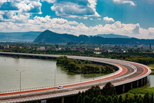 410_周琦勛  13888680700《最美公路》拍攝時(shí)間：2017年10月05日  拍攝地點(diǎn)：爬齒山腳