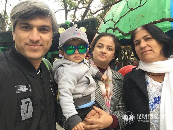 1 來(lái)自巴基斯坦的陸飛和家人。供圖