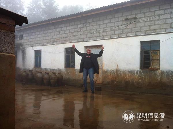 02 The old house was built up with hollow bricks and asbestos shingles on their roofs