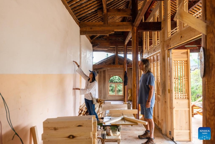 2beb7b0621de4653aa2c4092931d218f