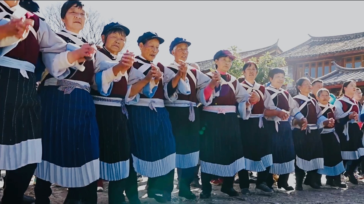 Residents of the Naxi ethnic group in Lijiang City perform their unique dance. /CGTN