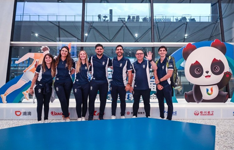 Members of the Brazilian delegation pose for a photo after arriving at the Chengdu Tianfu International Airport in Chengdu, southwest China's Sichuan Province, July 17, 2023. (Xinhua/Xu Bingjie)