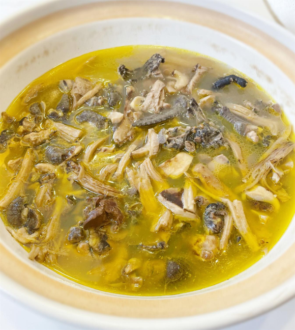 松茸燉雞 松茸燉雞