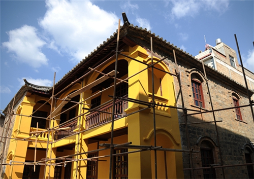 正在修繕中的龍氏墓廬。昆明日?qǐng)?bào) 記者趙偉攝