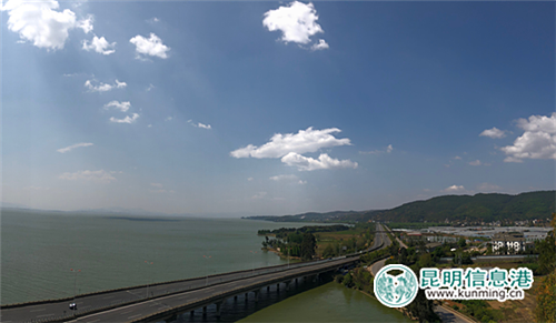 觀音寺俯瞰滇池。