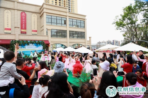 活動現(xiàn)場人山人海 活動現(xiàn)場人山人海