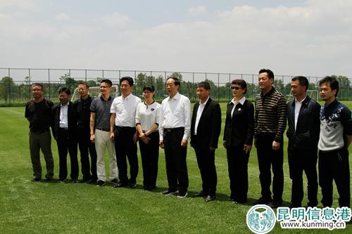 調(diào)研組一行合影1