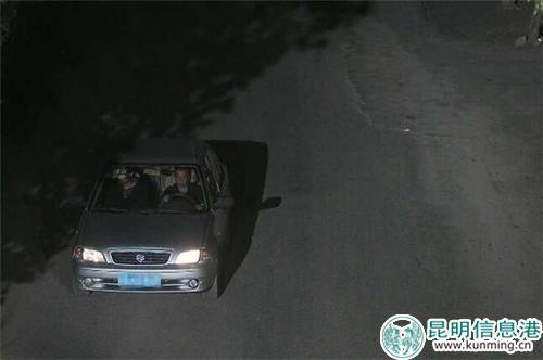 監(jiān)控視頻拍下嫌疑車輛。監(jiān)控視頻截圖