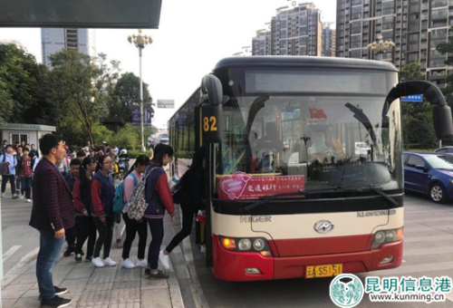 “愛心送考”車輛將考生送往考點