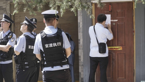 官渡法院“五月風(fēng)暴”執(zhí)行攻堅(jiān)行動(dòng)向老賴(lài)“亮劍” 官渡法院“五月風(fēng)暴”執(zhí)行攻堅(jiān)行動(dòng)向老賴(lài)“亮劍”