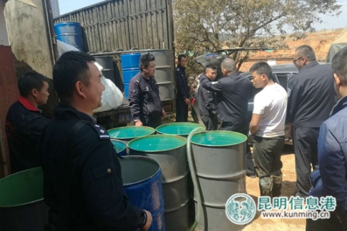 警方順藤摸瓜查獲儲(chǔ)油窩點(diǎn)。供圖