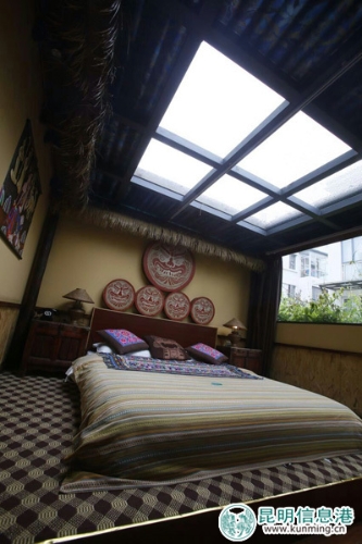 “族跡”客棧內(nèi)的佤族屋。