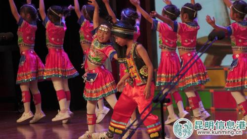 詩歌朗誦會現(xiàn)場2 詩歌朗誦會現(xiàn)場2