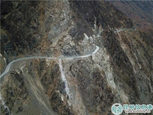 羊拉鄉(xiāng)的公路。圖片來源云南畫報