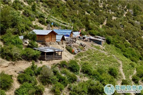 蟲草山上的新蒼工作點(diǎn)。圖片來源云南畫報
