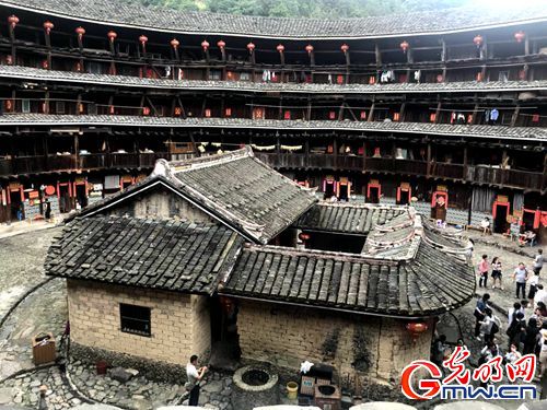 【“新時(shí)代·新平臺(tái)·新機(jī)遇”——“一帶一路”大型網(wǎng)絡(luò)主題活動(dòng)】日子富生活美百姓樂 “海絲”古城文化產(chǎn)業(yè)釋放惠民紅包