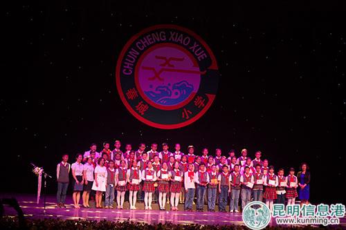 六年級(jí)部分畢業(yè)生合影 昆明熱度攝影_攝