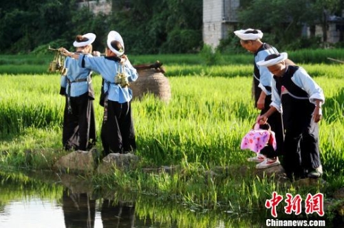 貴州貞豐布依族。 郭澤玉 攝