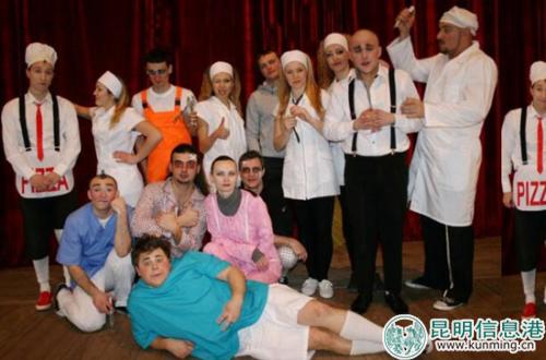 《瘋狂醫(yī)務(wù)室》劇照 《瘋狂醫(yī)務(wù)室》劇照