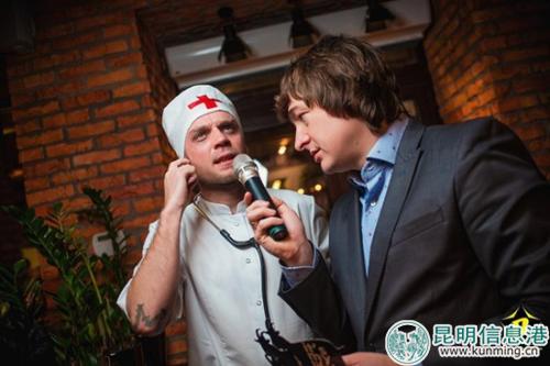 《瘋狂醫(yī)務(wù)室》劇照1 《瘋狂醫(yī)務(wù)室》劇照1