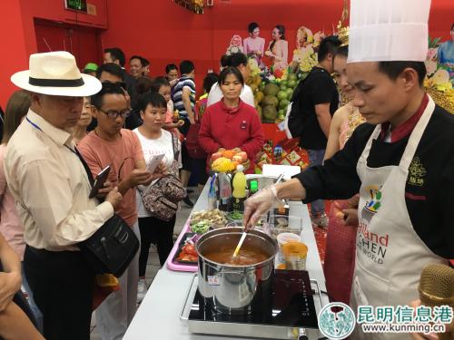 泰國大廚現(xiàn)場制作泰國菜 泰國大廚現(xiàn)場制作泰國菜