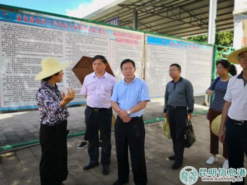 考察邊民互市市場(chǎng)