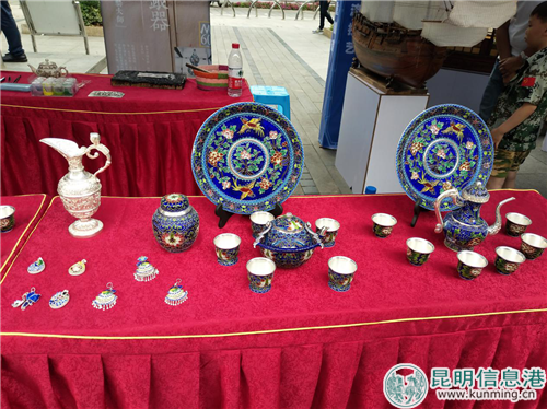 工藝精美的琺瑯銀器 工藝精美的琺瑯銀器