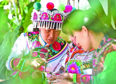 云南民族民間工藝品特色文化產業(yè)走筆