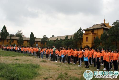 孩子們在操場列隊(1) 孩子們在操場列隊(1)