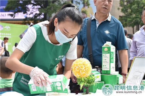 新希望雪蘭牛奶展區(qū)。