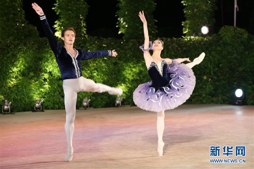 7月30日，在保加利亞瓦爾納，美國選手在閉幕演出中表演。