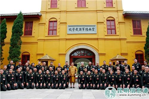 詩(shī)琳通一行在云南陸軍講武堂合影