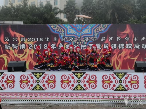 元陽新街:梯田里過火把節(jié)