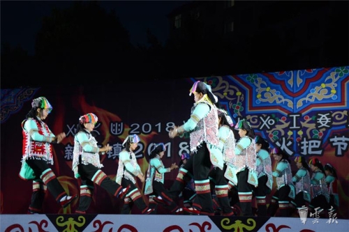 元陽新街:梯田里過火把節(jié)