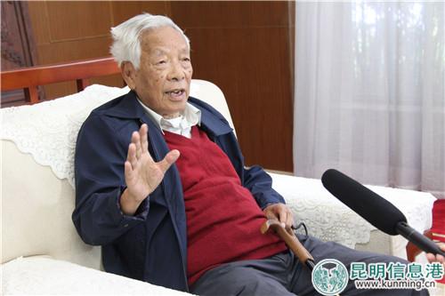 張文勛教授高度評(píng)價(jià)葉城銘書法作品