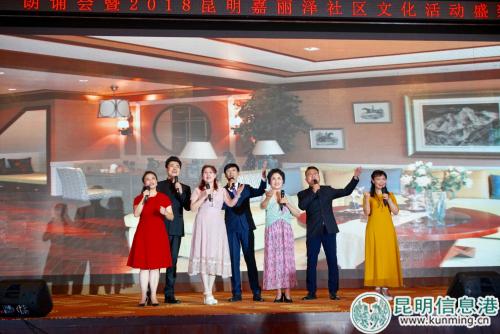 《旅居出發(fā)》朗誦時。記者邵元麗攝