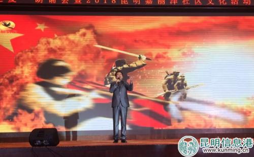 劉偉朗誦《英雄》。記者邵元麗攝